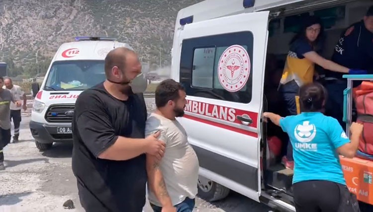 SÖKE KİPAŞ KAĞIT FABRİKASI'NDAKİ YANGINDA ALEVLER İKİNCİ DEPOYA SIÇRADI