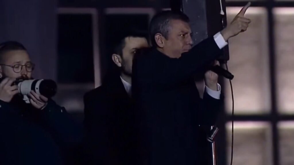 özgür özel