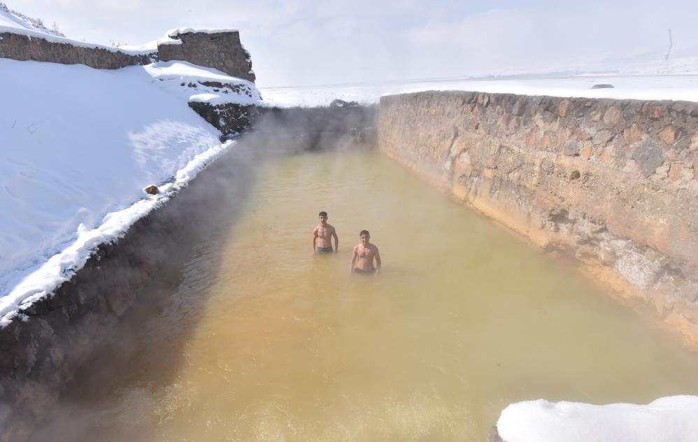AW412105_02